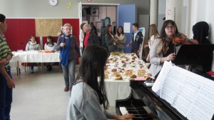 Interkulturelles Buffet und Musik